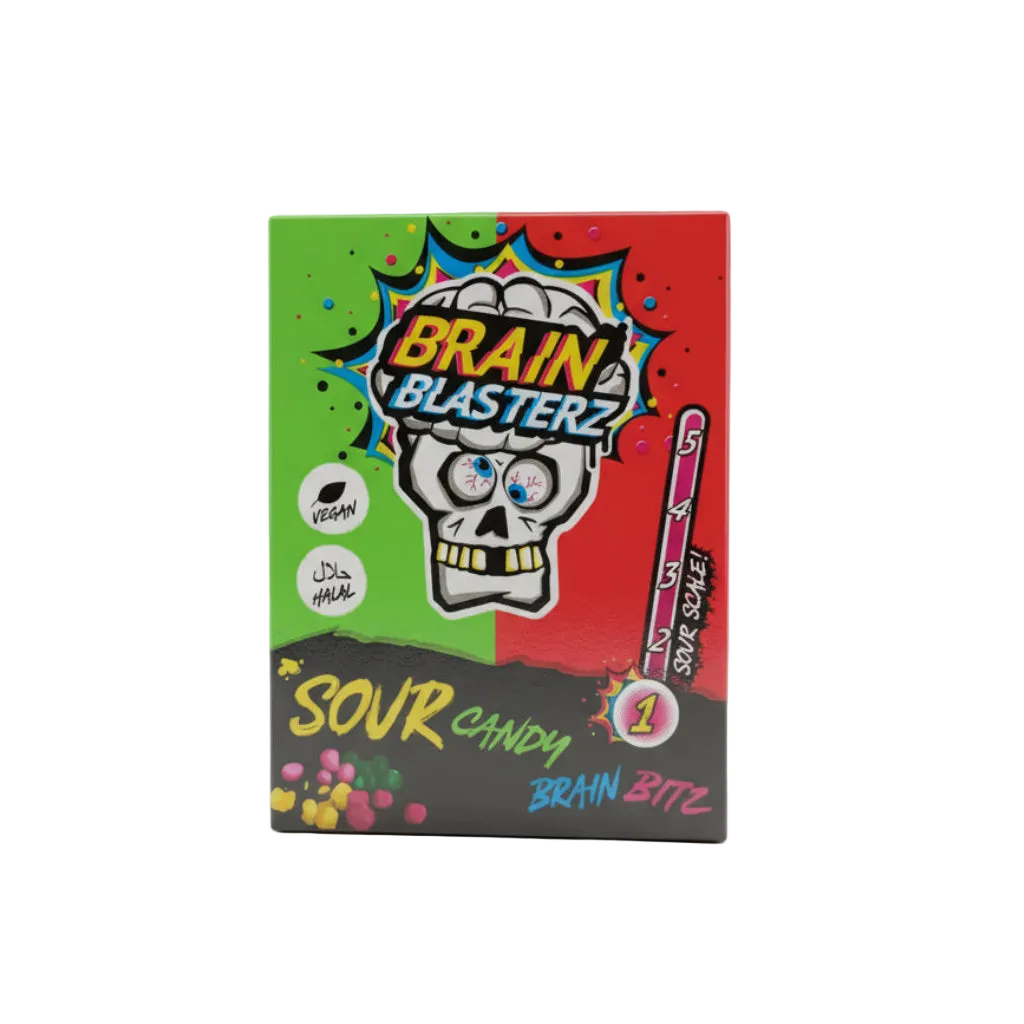 Pacchetto di micro caramelle acide (sour chewy candy) BRAIN BLASTERZ Brain Bitz, al gusto Mela Verde e Fragola. La confezione è colorata (verde e rosso) e presenta il design del teschio e il logo Brain Blasterz. Caramelle note per l'estrema acidità, spesso importate dal Regno Unito (UK).