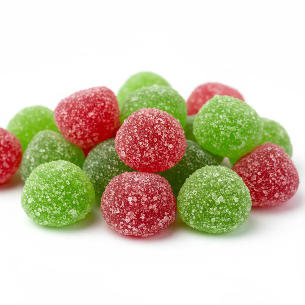 Primo piano delle micro caramelle Brain Blasterz Bitz Mela Verde e Fragola, evidenziando colori vivaci e texture acida-dolce. Perfette per sfide social e momenti di piacere intenso.