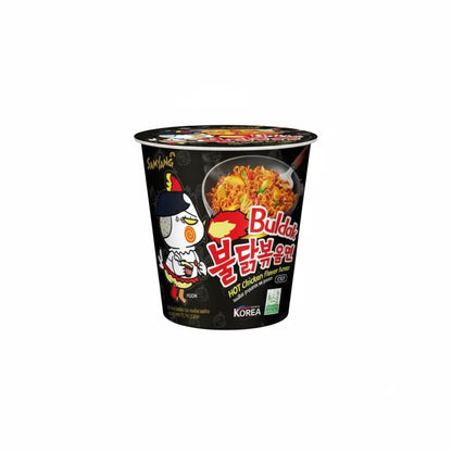 Buldak Hot Chicken Cup 70g su sfondo bianco