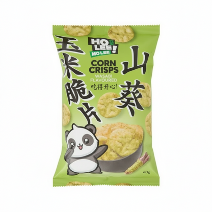 Sacchetto di snack di mais croccanti LEE MO LEE Corn Crisps al gusto intenso di Wasabi. La confezione verde brillante mostra le patatine di mais e il rafano giapponese. Snack thailandese (TH), piccante e saporito, formato 60 grammi.