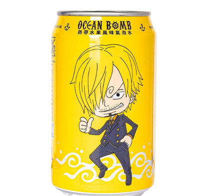 Lattina di bevanda frizzante OCEAN BOMB al gusto Tropicale, in edizione limitata da collezione ONE PIECE. La lattina blu scuro/gialla è decorata con il personaggio anime Sanji. Bibita rinfrescante dal sapore tropicale, importata da Taiwan.