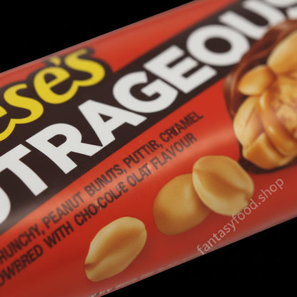 Dettaglio della copertura al gusto di cioccolato della barretta Reese’s Nutrageous